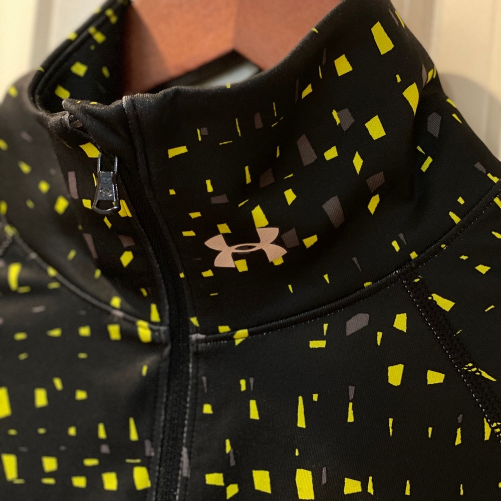 UnderArmor half zip fleece lined running top
